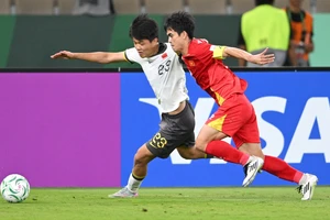 Truyền thông Hàn Quốc nói rõ “phép màu Kim Sang-sik” tắt ngấm, U-23 Việt Nam vỡ trận