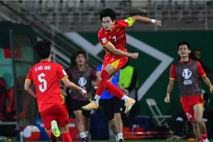 Ghi bàn rồi bị đuổi khỏi sân, Đình Bắc suýt thành tội đồ