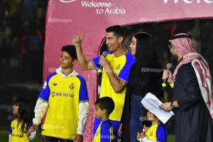 Nóng: Ronaldo treo giày, làm chủ CLB Al Nassr