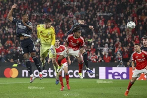 Mourinho chơi canh bạc điên rồ