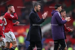 Carrick thắng như chẻ tre, MU vẫn bị cảnh báo