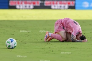 Bị chấn thương phải nghỉ thi đấu, Messi lên tiếng xin lỗi