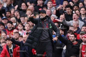 Klopp bật đèn đỏ với Chelsea và Man United 