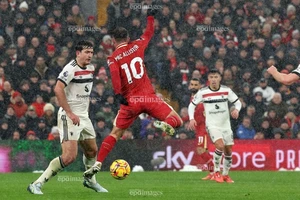 MU nổ ‘bom tấn’ điên rồ