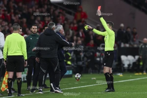 Lý do Mourinho nổi giận đòi đuổi Vinicius và dính thẻ đỏ