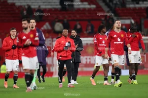 Cú sa thải chấn động khiến Man United trả giá đắt