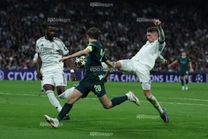 Đằng sau cú hat trick điên rồ của Valverde nhấn chìm Man City