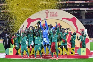 Hy hữu: Bị tước cúp sau khi ăn mừng đã 2 tháng, Senegal kiện ra tòa