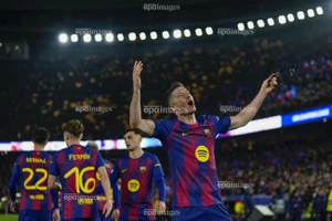 Lewandowski chính thức xô đổ kỷ lục của Messi 