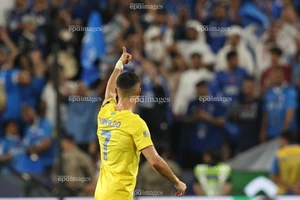 Vừa trở lại, Ronaldo chạm mốc 967 bàn thắng