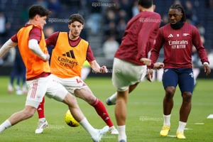 Buổi tập kỳ lạ của Arsenal trước đại chiến Sporting