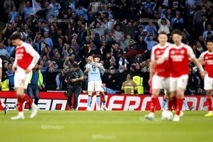 Arsenal sẩy chân trước Man City chẳng khác gì tự tay dâng cúp