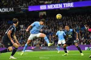 Premier League chính thức có thêm một đội xuống hạng