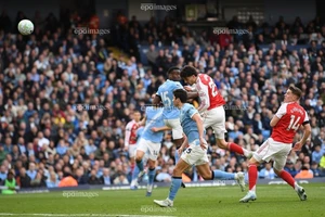 Arsenal chiếm lợi thế hơn Man City 6 điểm