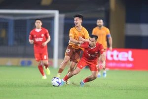 Bầu Đức lại lo rớt hạng, Ninh Bình đại chiến Hà Nội FC