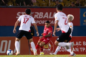 Chung kết ngược nghẹt thở vòng 20 V-League