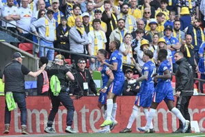 Chelsea thay tướng lập tức vào đá chung kết với Man City