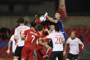 Kẻ cười, người khóc sau vòng 20 V-League