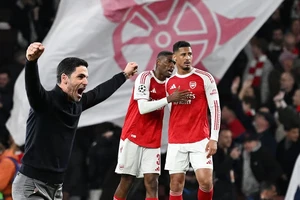 Trận chiến sinh tử cho lần đầu tiên của Atletico hoặc Arsenal