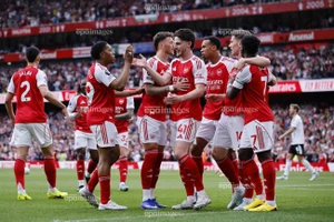 Arsenal hơn Man City 6 điểm, bảng xếp hạng Premier League đảo lộn