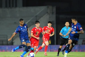 “Vua mới” V-League và những cuộc chiến sinh tử