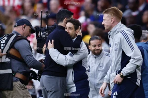 Lý do HLV Arteta không ăn mừng Arsenal vô địch