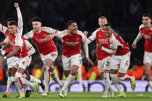 Nhà vô địch Arsenal và canh bạc lớn Champions League