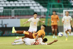 Hỗn loạn cuộc đua sinh tồn ở V-League