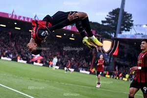 Kịch bản điên rồ chưa từng có tại Premier League