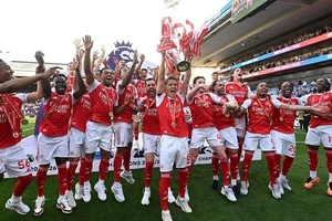Arsenal lên đỉnh Ngoại hạng Anh, chờ đại phá Champions League
