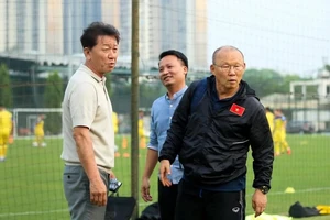 Lý do HLV Park Hang-seo không làm V-League mà sang Thái