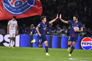 PSG quá đáng sợ, Arsenal chơi canh bạc lớn nhất