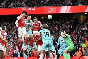 Arsenal mộng soán ngôi vô địch của PSG