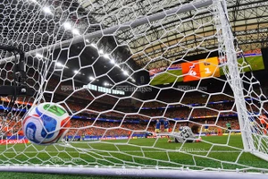 World Cup 2026 hỗn loạn, vé đi tiếp đổi chủ từng giờ