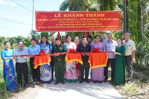 Con đường mơ ước nối những niềm vui ở xã An Ngãi Trung.