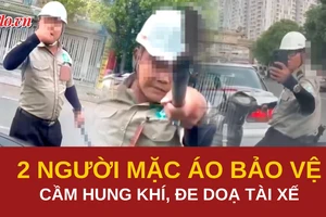 Clip 2 người đàn ông mặc áo bảo vệ, cầm hung khí đe doạ tài xế 