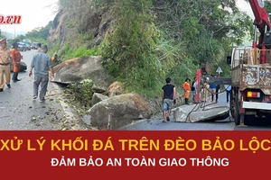CSGT xử lý khối đá nằm chênh vênh trên đèo Bảo Lộc, ngăn nguy cơ rơi xuống Quốc lộ 20