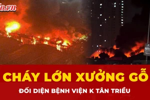 Video: Cháy dữ dội xưởng gỗ gần Bệnh viện K Tân Triều 