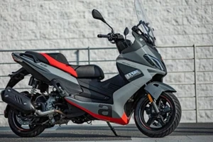 Aprilia trình làng chiếc xe ga có hai chế độ lái