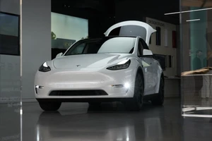 Ô tô điện Tesla Model Y 2022 vượt trội công nghệ so với Volvo C40