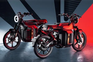 Xe máy điện được ngụy trang như một chiếc mô tô, có thể kết nối với iPhone