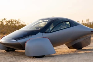 Chiếc ô tô điện năng lượng mặt trời có phạm vi di chuyển đến 1.600 km