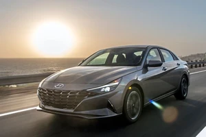 Những mẫu xe ô tô tiết kiệm xăng nhất năm 2022