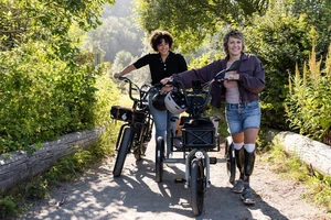 Khám phá xe đạp điện ba bánh với chức năng giống như ô tô