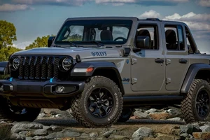 Độc đáo ô tô SUV mui trần ấn tượng trên thị trường