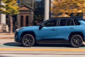 Lý do khiến Toyota RAV4 Hybrid 2023 tốt hơn bản chạy xăng