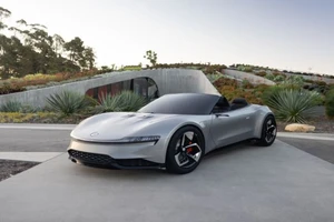 Những chiếc ô tô điện mui trần có thiết kế độc đáo