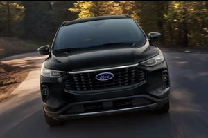 Những mẫu ô tô 'lai' rẻ nhất năm 2024