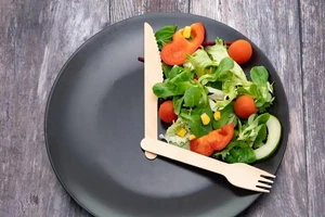 5 lợi ích của việc ăn bữa tối sớm hơn