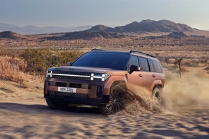 Hyundai Santa Fe 2024 bị triệu hồi 18.000 xe bị lỗi phần mềm